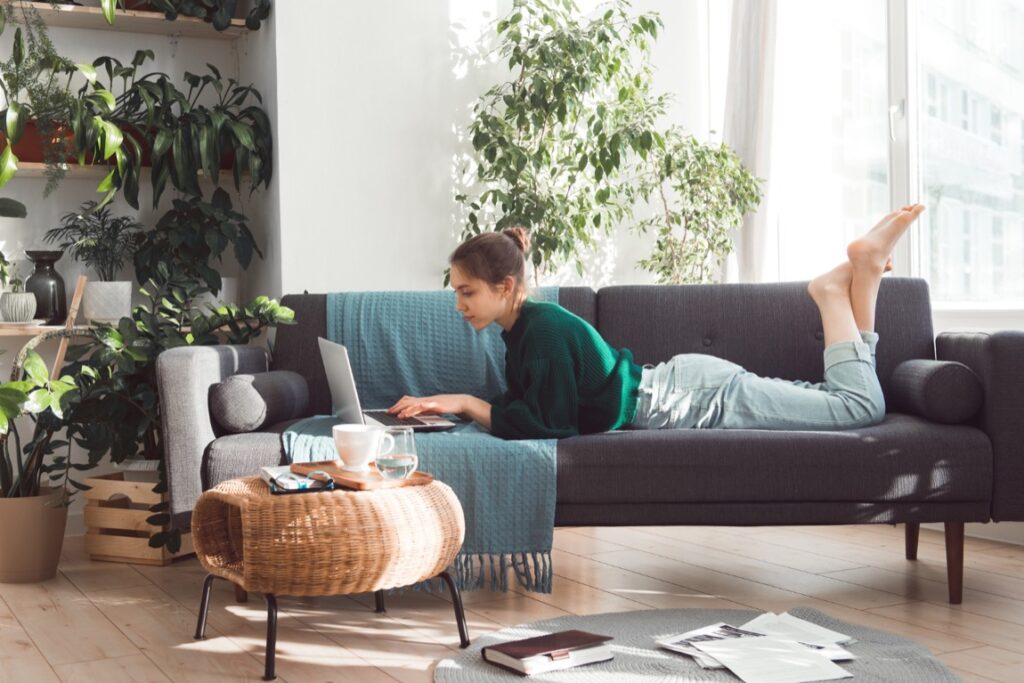 W obliczu niepewności ekonomicznej, jaką niosą za sobą zmiany na globalnym rynku pracy, coraz więcej osób zastanawia się nad dodatkowymi formami zabezpieczenia finansowego